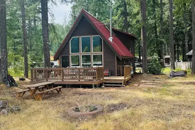 Image de Riverfront and mountain view cabin with WiFi in Packwood