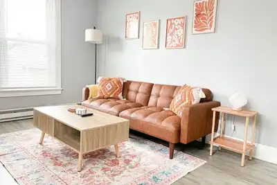 Image de Stylish 2-Bedroom duplex in prime location!