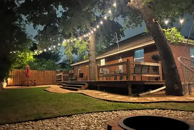 Image de Backyard Oasis next to At&T Stadium!