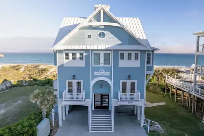 Image de Oceanfront available for the holidays! Private Beach Access