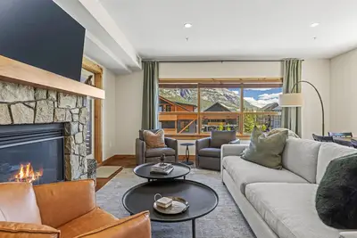 Image de Upscale Condo | Mountain Views