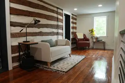Image de Luxurious 3-Bedroom Home Surrounded by Natural Beauty, Close to Top Attractions