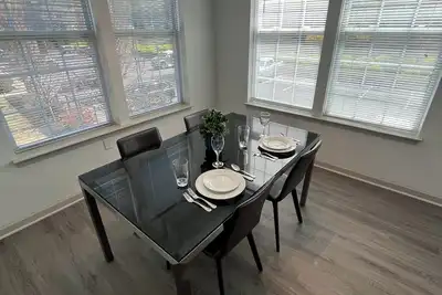 Image de 3-Bedroom Apartment - 7-day min. - Background check/Lease Required