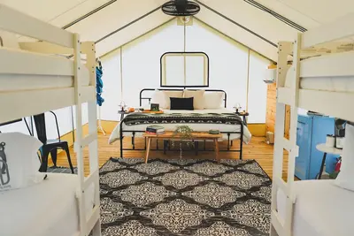 Image de Luxury Spacious Glamping, Lake View, Grill, Pool, Pet Friendly, Swim