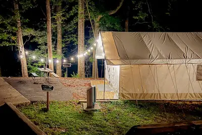 Image de Luxury Spacious Glamping, Lake View, Grill, Pool, Pet Friendly, Swim