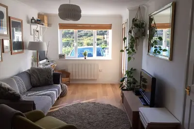 Image de Bright and modern family home with sea views, steps away from Porthtowan beach.