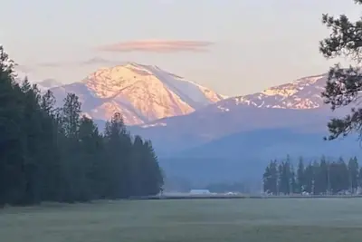 Image de This is Montana! Panoramic Mountain Views on the banks of the Kootenai River.
