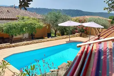 Image de Maison avec piscine dans un petit village provençal