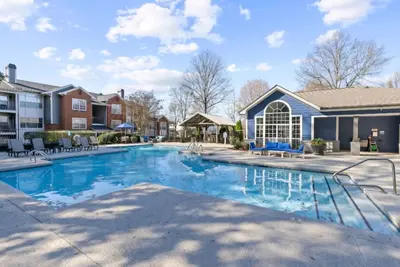 Image de Free Parking Home Steps from Uga & Dt, Pool + Gym. Gated, Pool and Gym