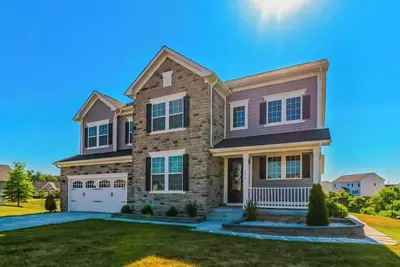 Image de Apt c/ Movie Theater Pool Table Treadmill