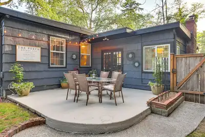 Image de Tacoma Retreat w/ Fire Pit - Walk to Lake Access!