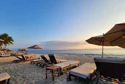 Image de A Beautiful Beach for Xmas 2024! Luxury 2 bed, 3 bath, sleeps 6