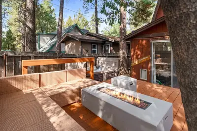 Image de Green Leaf Lodge - Hot Tub, Fireplace, Pet Friendly, Fenced Yard