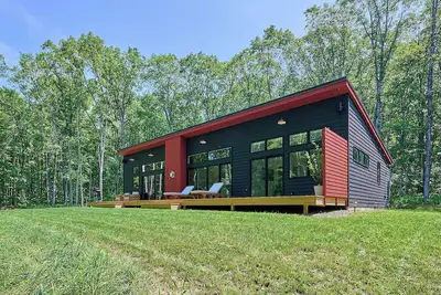 Image de A Modern Escape: 3-bed Contemporary on 5+ acres <1 Mile from the Delaware River.