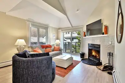 Image de Gorgeous 2br/2ba Woods Condo: Pool, Hot Tub, Spa/ Discounted Ski Rentals. V5