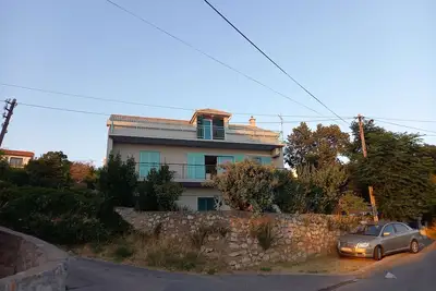 Image de Appartement de deux chambres avec le balcon et la vue sur le mer Senj (A-23402-a)
