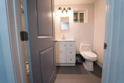 Image de 2336c - Ground 2b1b Unit with Laundry Tv near Ucb