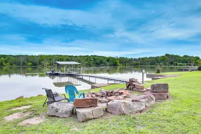 Image de Lake of the Ozarks Cabin w/ Private Dock + Kayaks