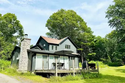 Image de Charming and private 3-bedroom home – minutes from West Point and Bear Mountain!