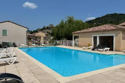 Image de Pet-Friendly Provence Flats with Pool, Full Kitchen & Bike Room | 3 Units