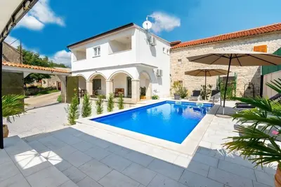 Image de Vacation home for 10 guests with 175m² in Tinjan (265815)