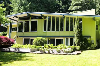 Serene Mid-Century Retreat