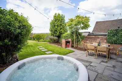 Image de Stylish 2 Bedroom Cottage with Hot Tub and Parking