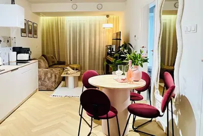 Image de charming family-friendly apartament in Cracow- WiFi, Ac and green surroundings