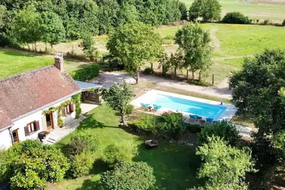 Image de Retraite Champêtre avec Jardin, Piscine et Proximité Château à Châteaudun