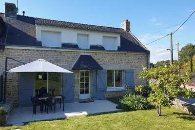 Image de Dans un écrin de verdure, belle longère à deux pas de plages somptueuses.