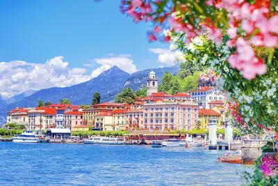 Image de Perched above the gleaming waters of Lake Como