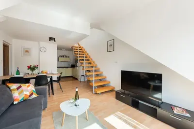 Image de Modern two-level apartment with balcony