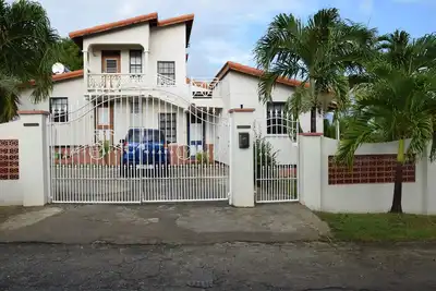 Image de Three Bedroom Bungalow with Swimming Pool, 3/4 Acre of Land, Sleeps 7