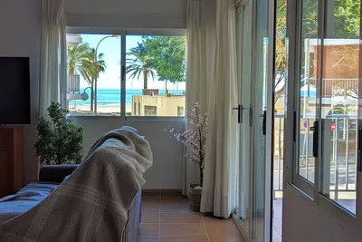 Image de 50 meters from the sea! Large terrace with views, centrally located, very spacious, 3 bedrooms.