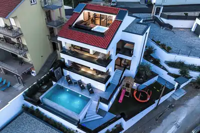 Image de Villa with 4 bedrooms, jacuzzi and infinity pool in serene Crikvenica