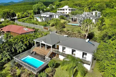 Image de Villa Tropical Quintet. Vue mer. Piscine.