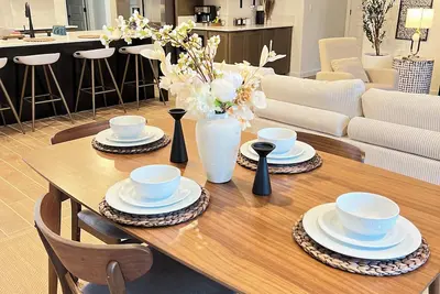 Image de Luxurious 3br/3ba Getaway Home with Dual Living Spaces in Sw Bakersfield