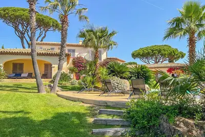 Image de La California, une villa prestigieuse dans les hauteurs de Sainte Maxime.