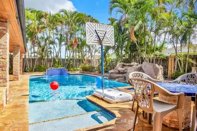 Image de Sunny Paradise w/ Saltwater Pool Hot Tub & Bbq Grill 5 min to Sawgrass Mall