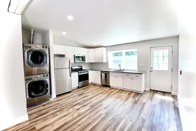 Image de 2 Bdrm Apt w King Size Bed, 3 Work Desk, & More  in welcoming Philadelphia!