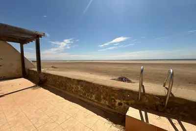 Image de Maison d'été avec accès direct à la plage