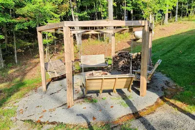 Image de Cozy 2-bedroom cabin with lots of room, Ac and WiFi near the Blue Ridge Parkway.