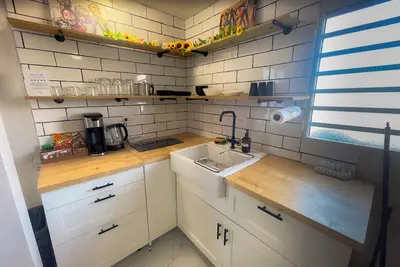 Image de Cozy 4 Guest Apt with A/C, Free Parking & Wi-Fi