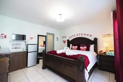 Image de Les Guest House Apartment with Jacuzzi and Pool