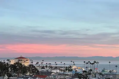 Image de Beautiful views day and night!