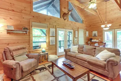 Image de Peaceful Family Cabin w/Game Room, River Views, Decks & Hot Tub