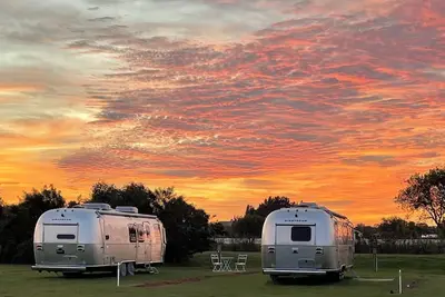 Image de 2024 Airstream Flying Cloud 30fb - Fishermans Hideaway Campsite Included