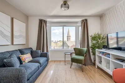 Appartement-en Ville-Salle de bain privée séparée-1-Bed Queen'sHideaway