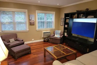 Image de Stylish, Serene Shirlington Retreat - Close to Dc, Ideal for Business or Leisure