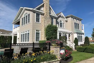 Image de Marvelous 5-bedroom house in Avalon with WiFi, Ac